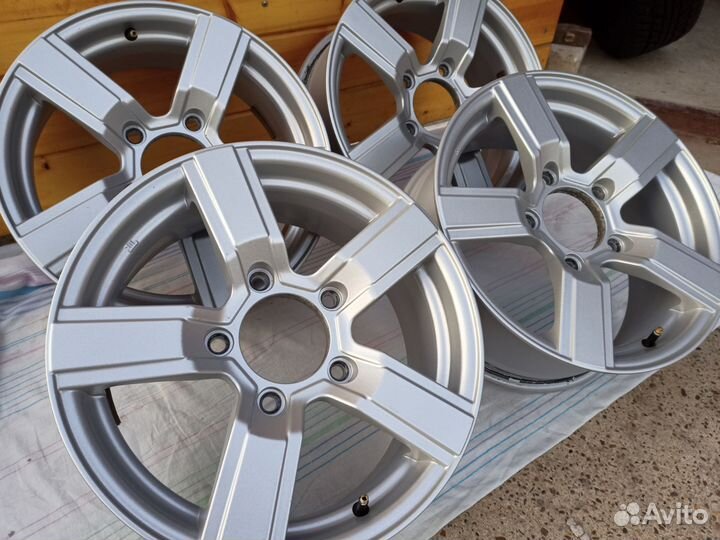 Литые Диски R-16 на Chevrolet Niva