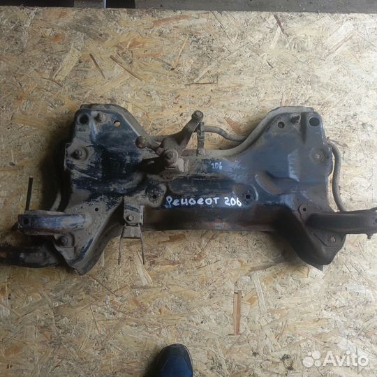 Передний подрамник Peugeot 206