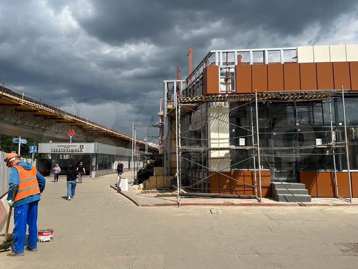 У метро, 60 м²