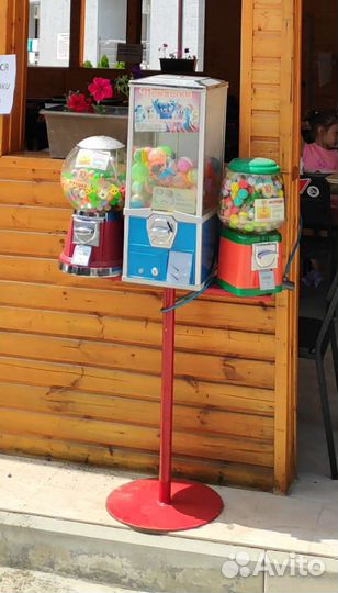 Вендинговые аппараты для игрушек и жевачки