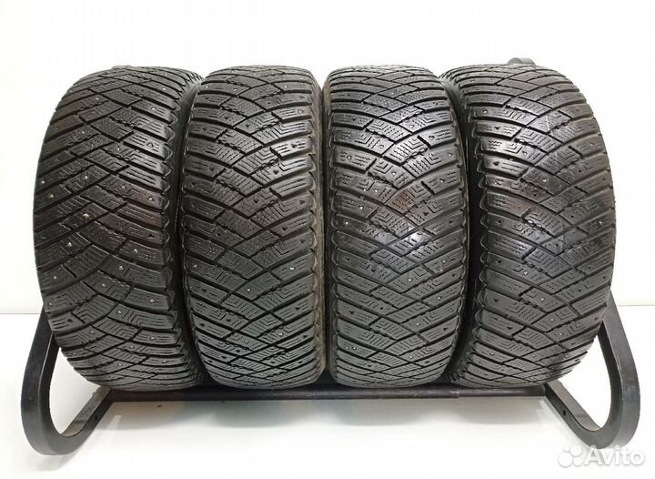 Goodyear Ultragrip Ice Arctic 215/60 R16