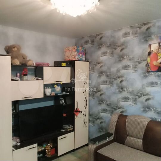 2-к. квартира, 48 м², 1/9 эт.