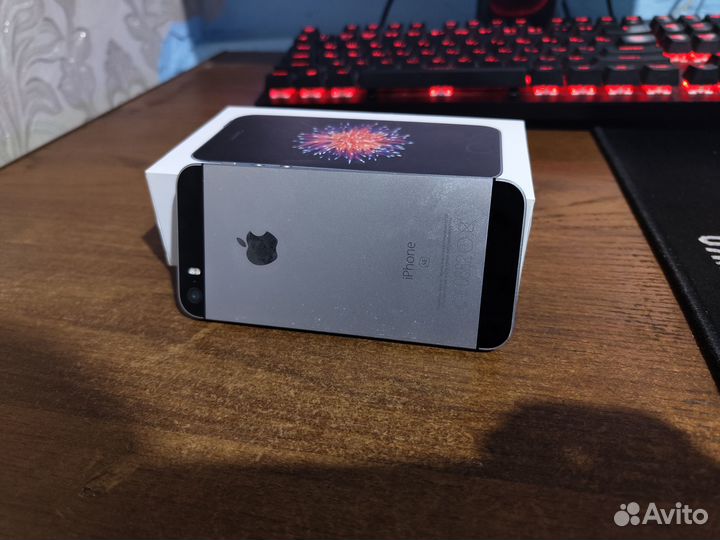 iPhone SE, 32 ГБ