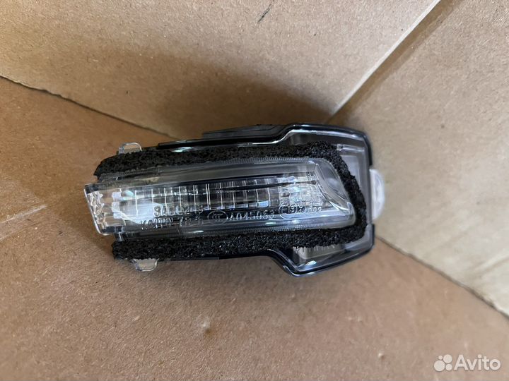Правый повторитель поворота зеркала Lexus RX 4