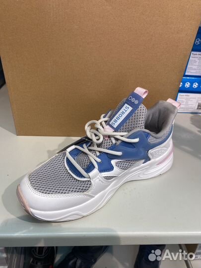 Кроссовки женские 37 размер