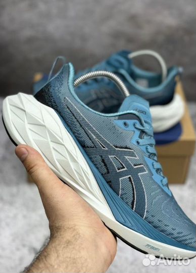 Кроссовки беговые Asics Novablast 4