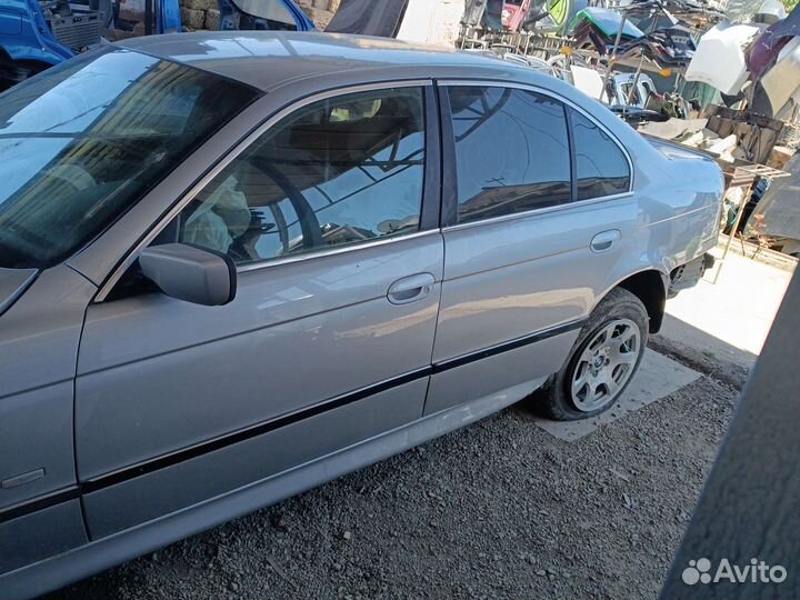 В разбор зашла BMW E39 2.5 Бенз Механика