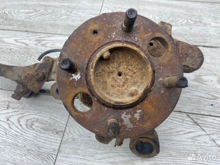 Кулак задний левый Kia Magentis MS G4JP 2002