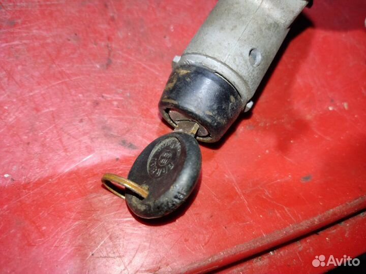 Замок зажигания Volkswagen Passat B3 седан 2.0 9A