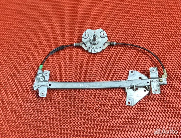 Стеклоподьемник задн лев ручной Mitsubishi Carisma