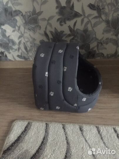 Домик для кошек или собак мелких пород