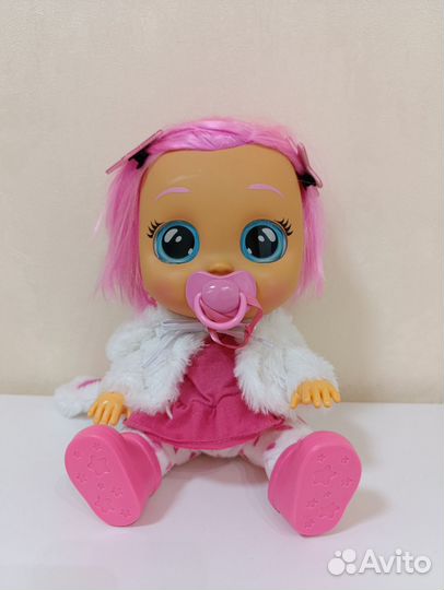 Кукла край бебис кони