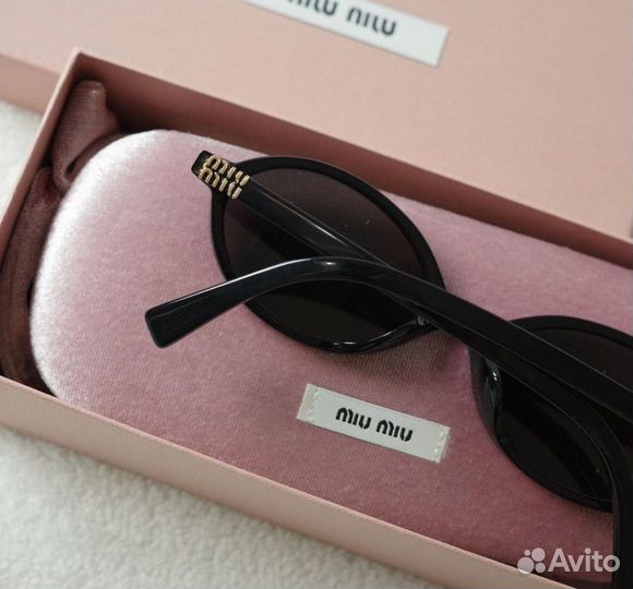 Солнцезащитные очки Miu Miu regard хит