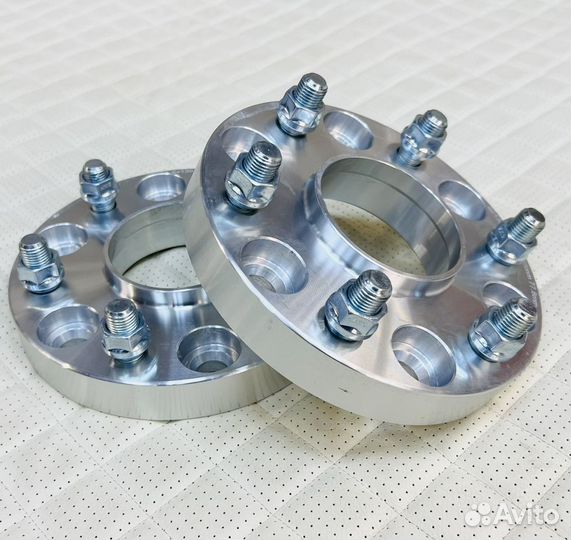 Колесные проставки 25 мм на Chevrolet Tahoe