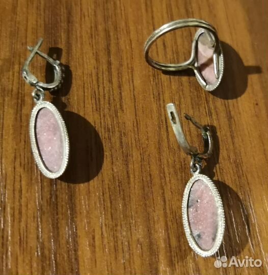 Серьги и кольцо из серебра с камнем родонит