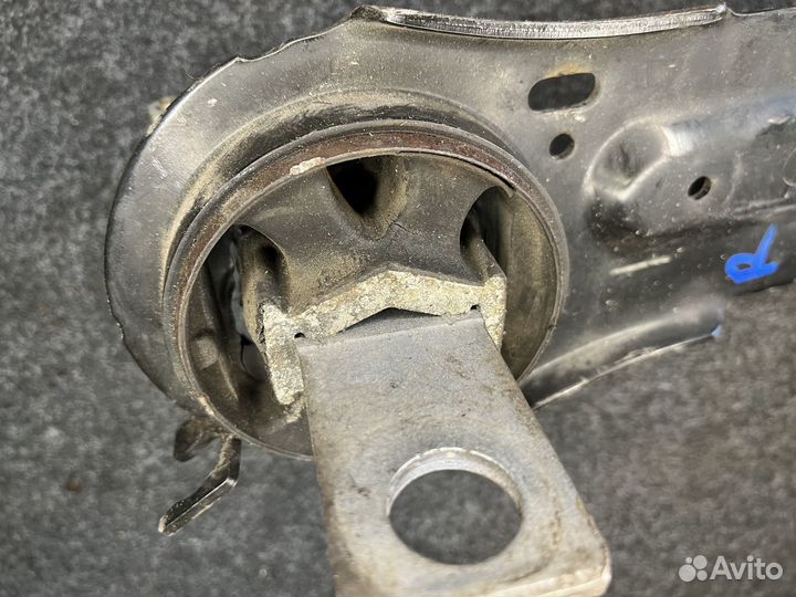 Задний продольный рычаг правый volvo s60 v60