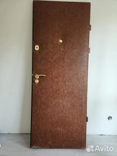 Дверь входная металлическая бу