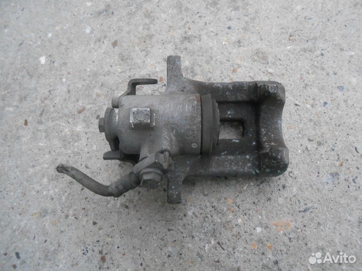 Суппорт задний правый Ауди А4 Б6