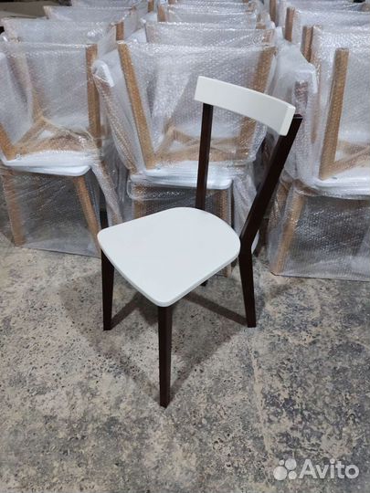 Кухонный стол и стулья из массива