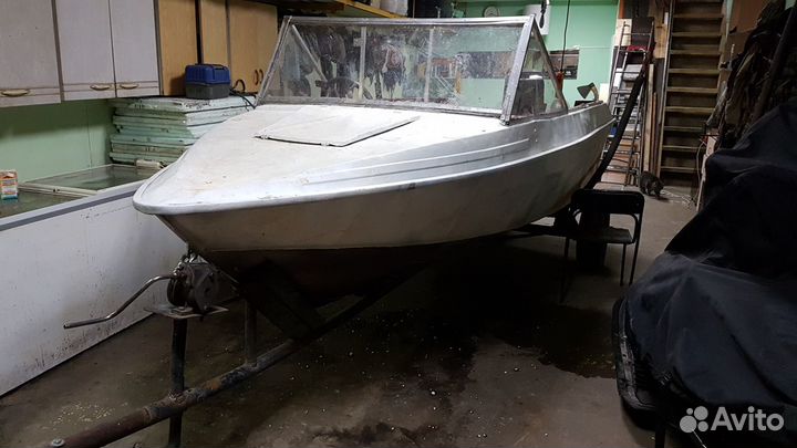 Продам моторную лодку Крым-3