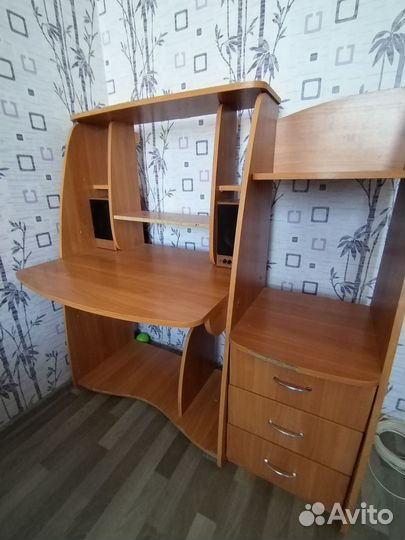 Компьютерный стол