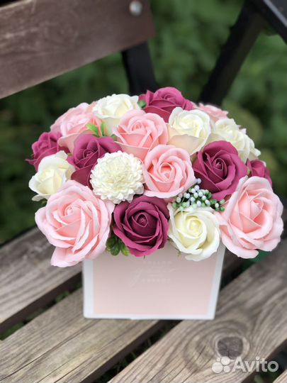 Цветы в подарочной коробке