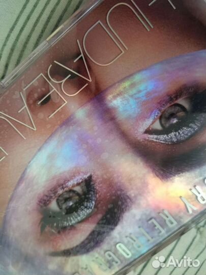 Тени палетка huda beauty из адвент календаря