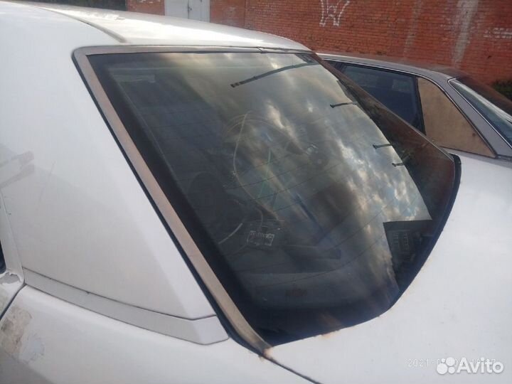 Стекло заднее лобовое Мерседес w124/s124