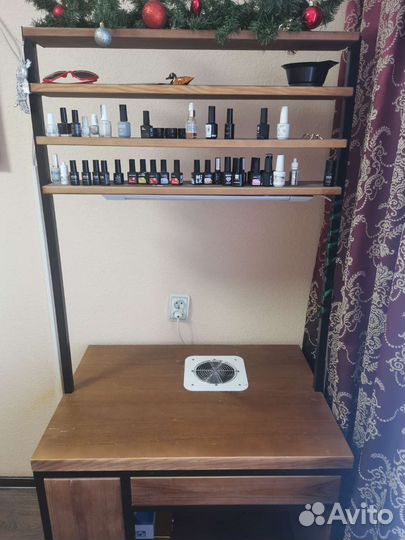 Маникюрный стол с пылесосом