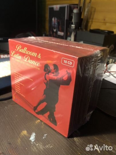 Десять CD-дисков с музыкой для танцев запечатанные