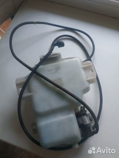 Бачок омывателя заднего стекла с мотором и фарсунк