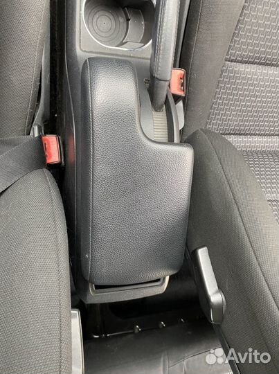 Подлокотник мерседес W245 B-class