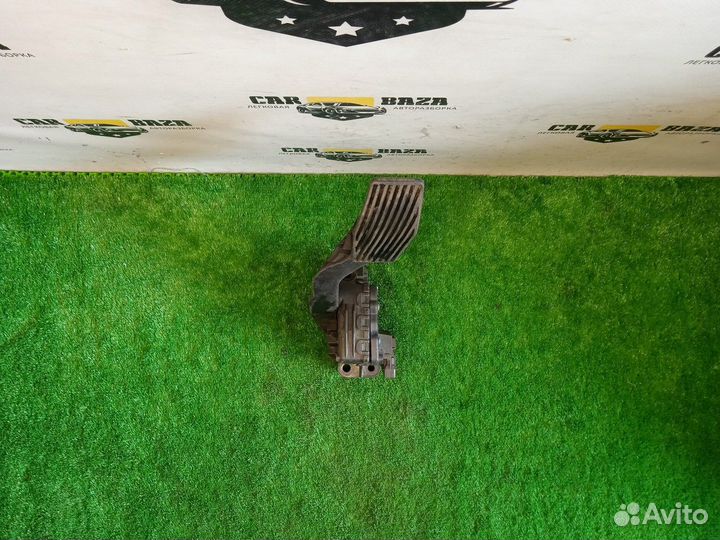 Педаль акселератора (газа)