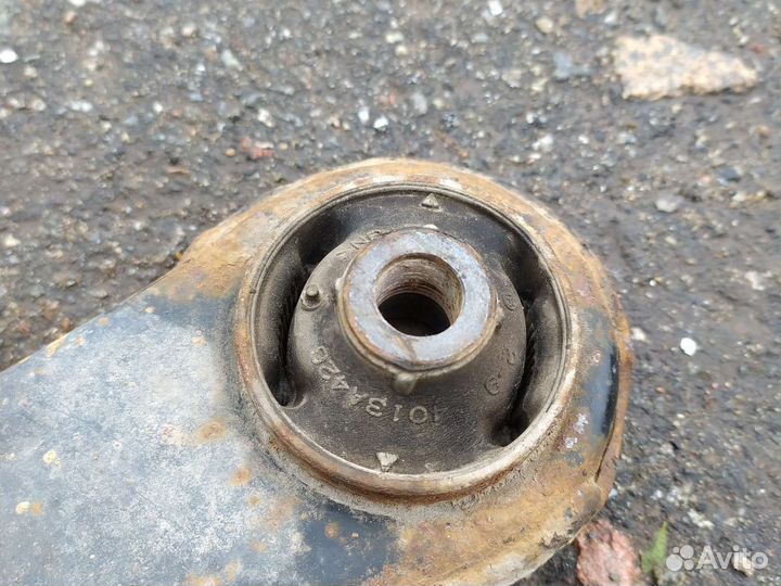 Передний рычаг mitsubishi outlander 3