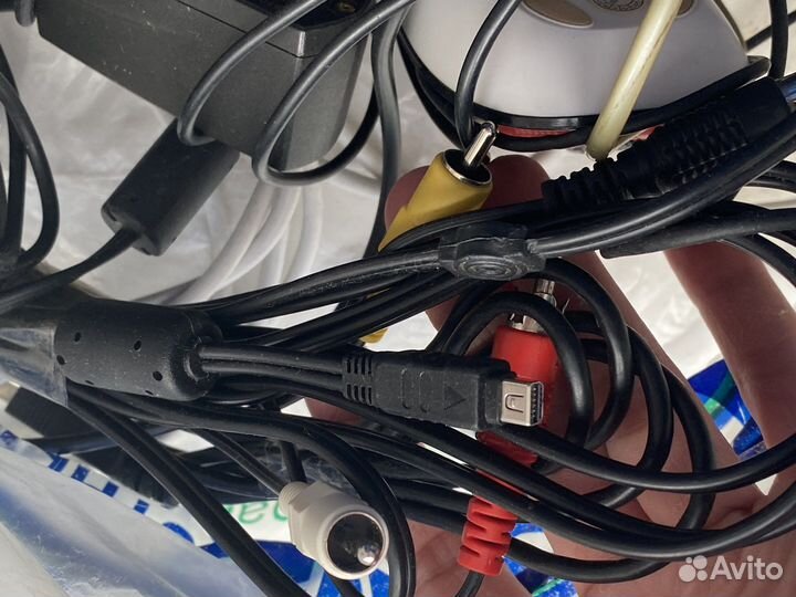 Пакет проводов, зарядные, наушники