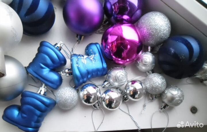 Дед мороз, гирлянда, ёлочные игрушки