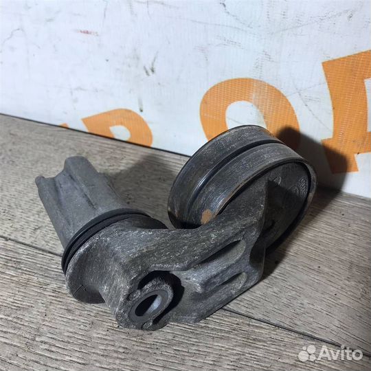 Ролик-натяжитель ремня грм Land Rover Discovery I