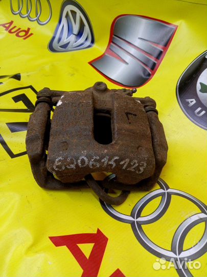 Суппорт передний левый Skoda Roomster минивен 1.6