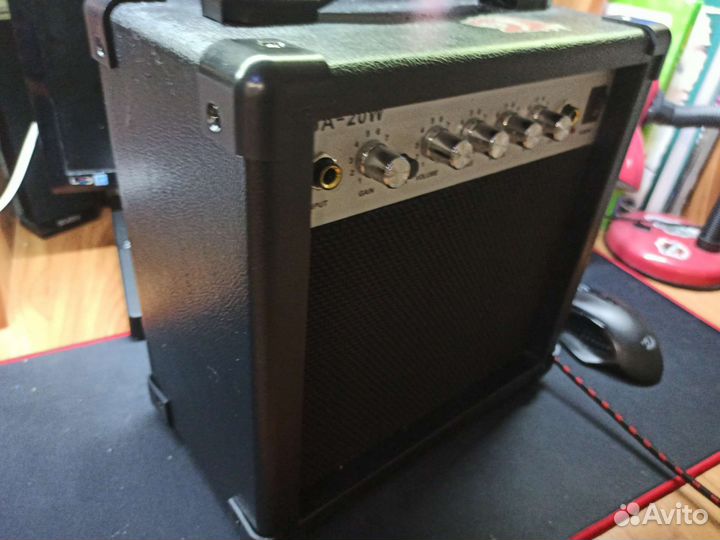 Гитарный комбоусилитель