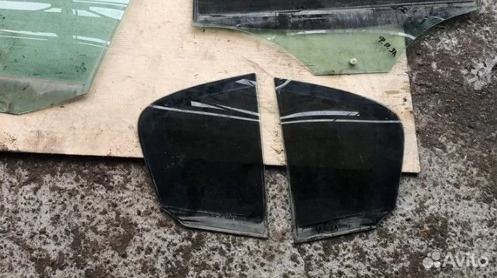 Форточка задняя правая на Фольксваген Пассат Б7