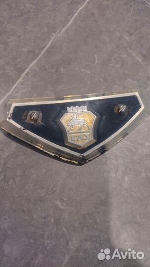 Ранняя эмблема газ 24