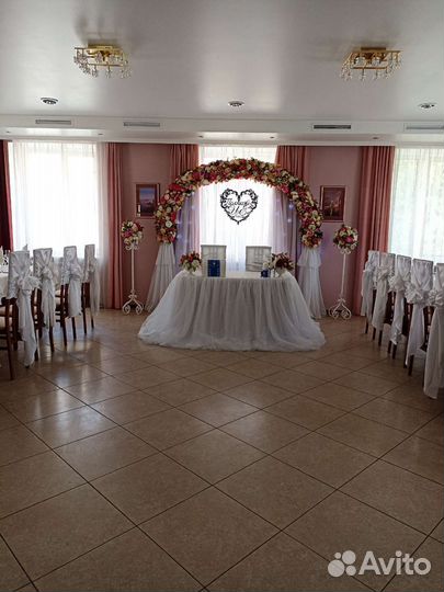 Арка, президиум для молодожёнов, экибаны