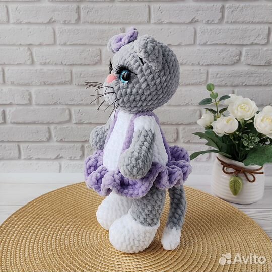 Вязаные игрушки ручной работы Кошечка