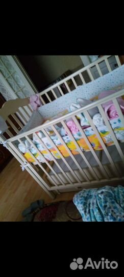 Детская кроватка с универсальным маятником