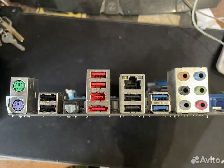 Материнская плата с процессором и памятью