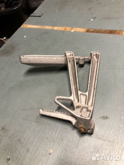 Honda cbr600 f4i задняя левая подножка пассажира