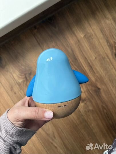 Неваляшка пингвин Hape