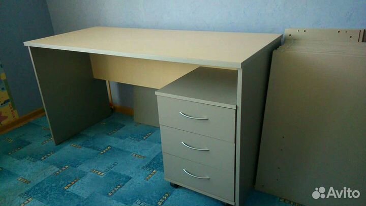 Стол с тумбой