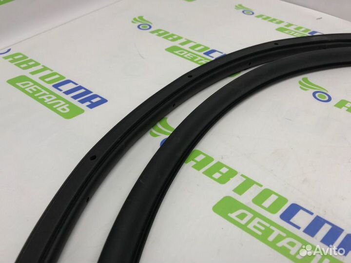 Уплотнитель двери передний правый Mazda Cx-30