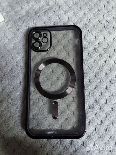 Чехол на iPhone 11